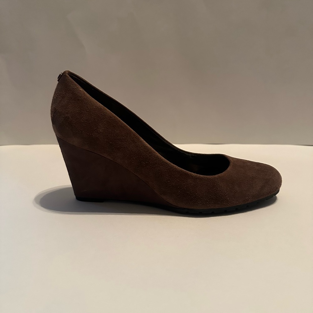 Easy Spirit Women's Chocolate Suede Heels - Picture 4 of 6
